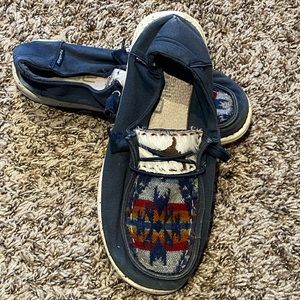 Women’s hey dudes size 8